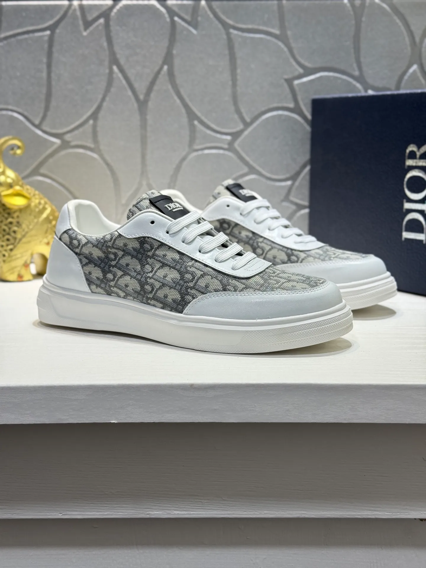 Men's men's shoes 💰400 [New model] 🌂🌂Dior (Dior) 🆕 Low-top casual shoes, carefully made of first-layer cowhide with canvas, comfortable and breathable ~ rubber soles, enhance style. Fashionable and versatile, it can complement any look. Featuring an exquisite design that is uniquely dynamic and modern, this shoe is part of Dior's legacy and embodies modern elegance. Size: 38-44 (45 customized